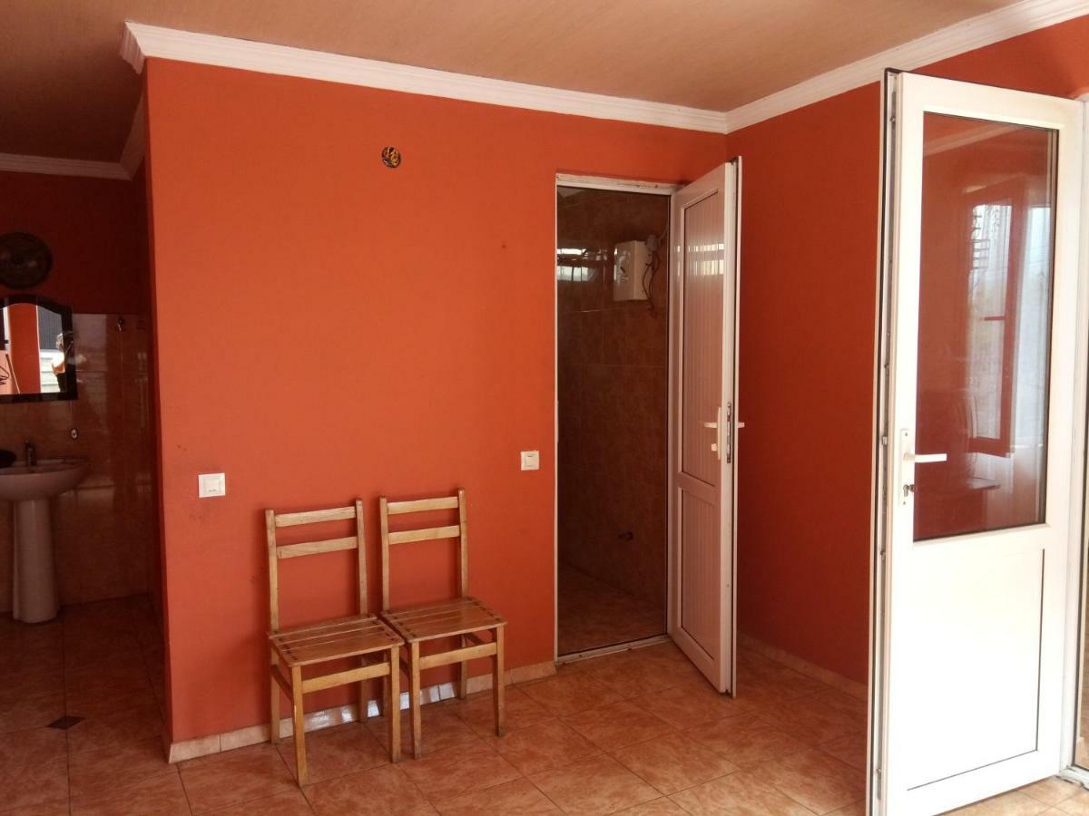 Julia Guest House Kobuleti Exterior foto