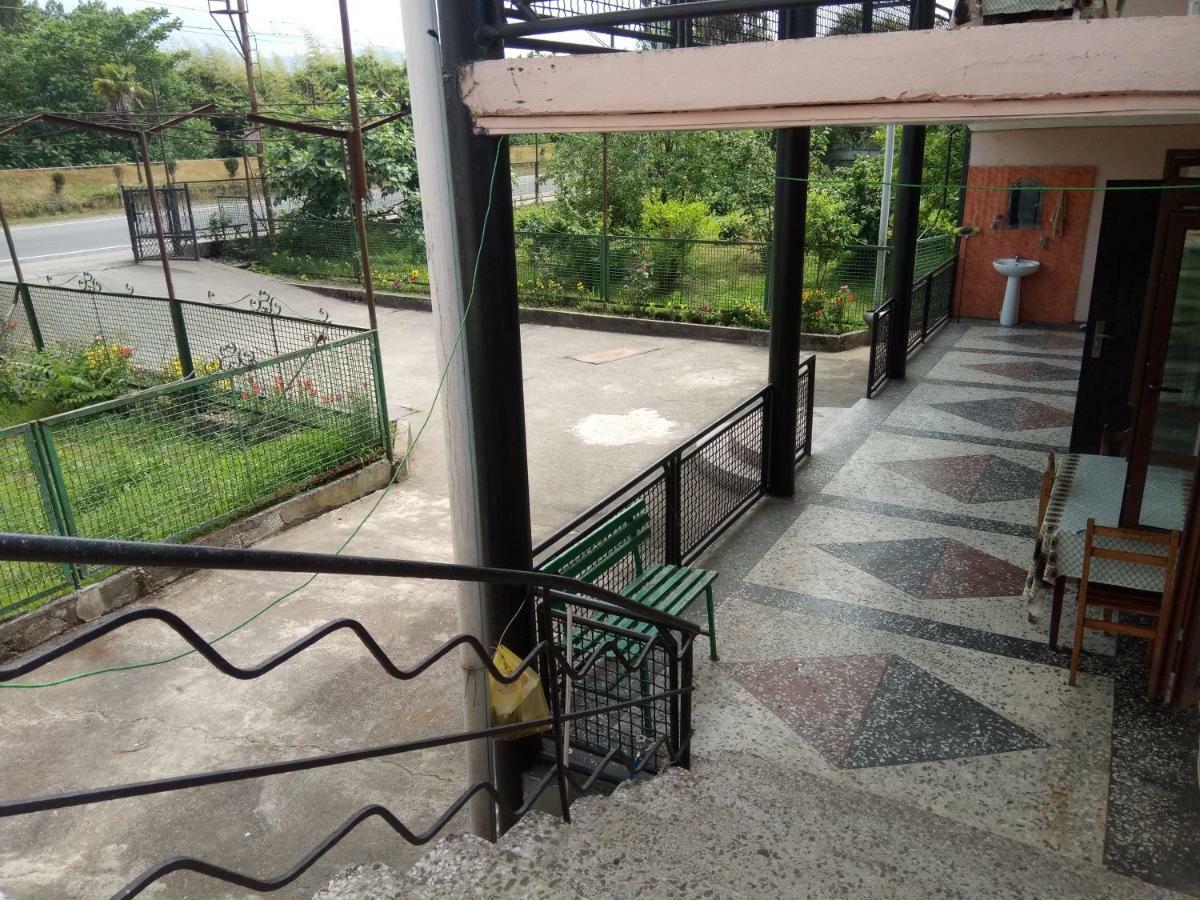 Julia Guest House Kobuleti Exterior foto