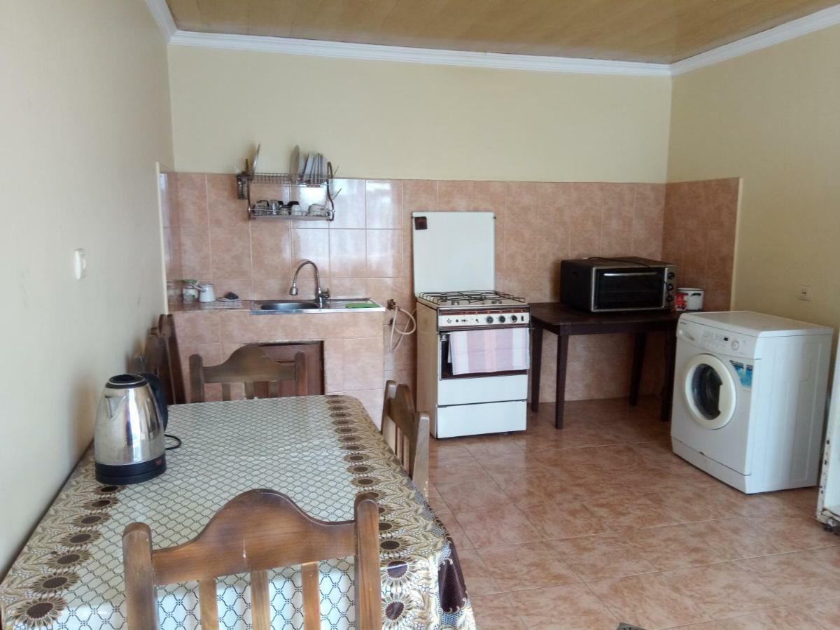 Julia Guest House Kobuleti Exterior foto