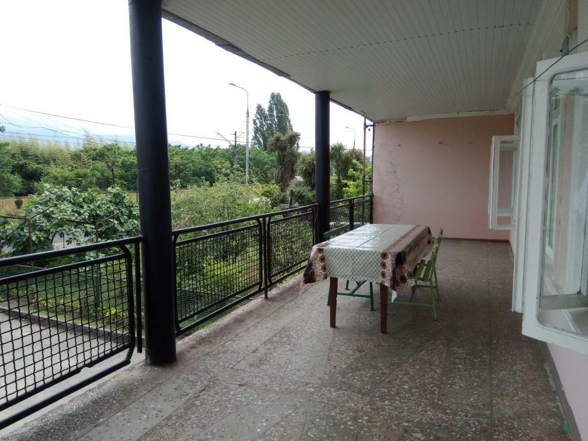 Julia Guest House Kobuleti Exterior foto